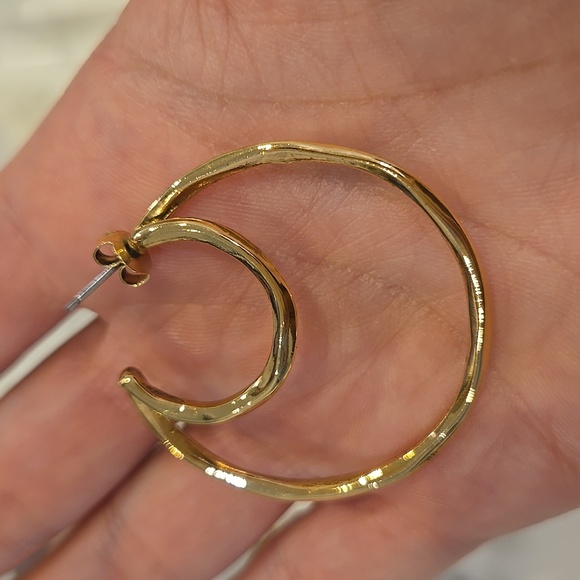 Sezane Chiara Hoop Earrings, VGUC, Sold Out, Quiet Luxury, French Chic - Picture 5 of 6